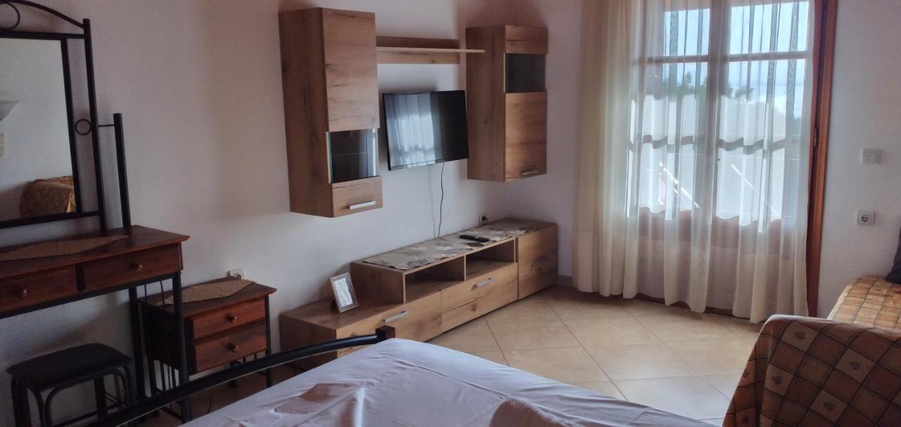 Athina Studio Apartments Kerveli Buitenkant foto